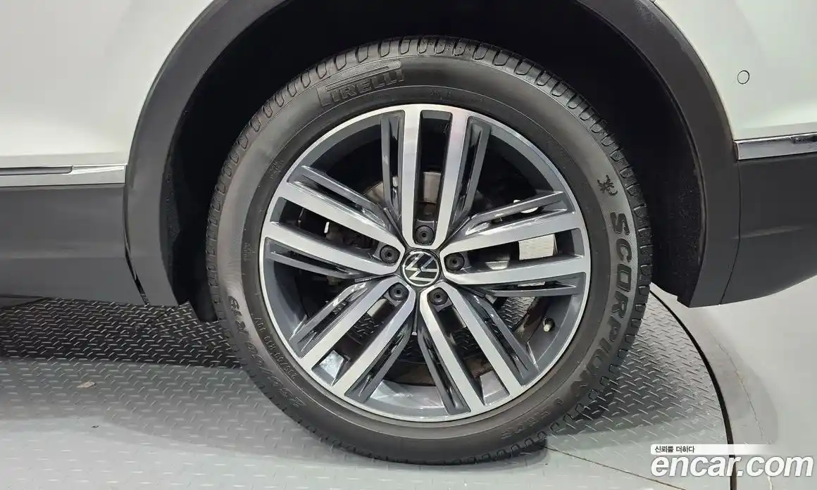 Volkswagen Tiguan 2022 2.0 гидро в Москве № 1765102, фото 7