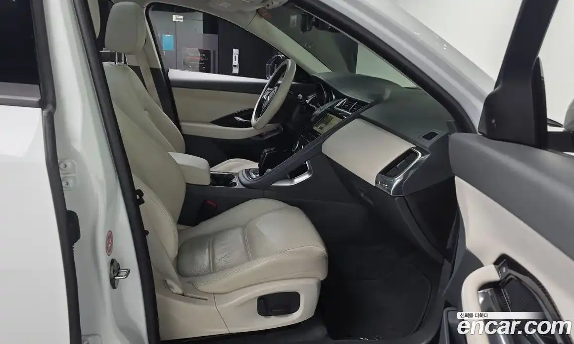 Jaguar E-Pace 2018 2.0 гидро в Москве № 1770332, фото 17