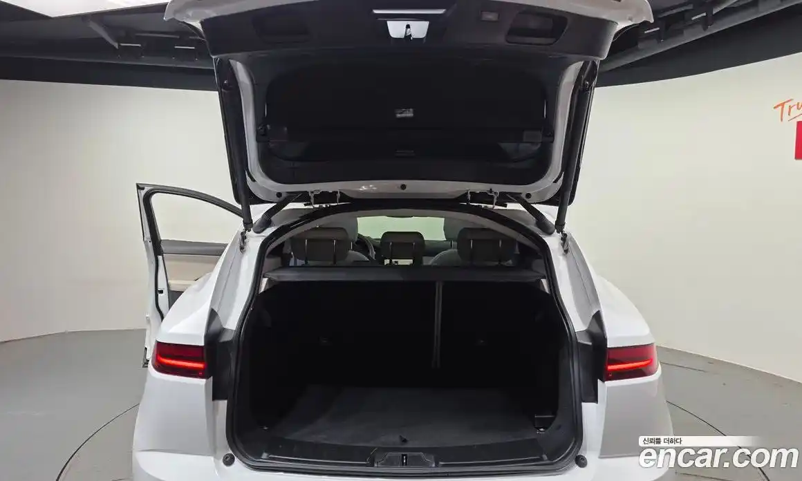 Jaguar E-Pace 2018 2.0 гидро в Москве № 1770332, фото 26