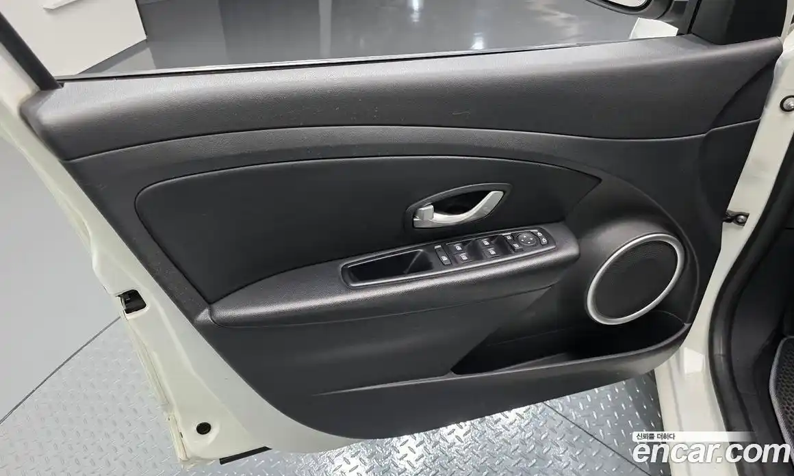 Renault SM3 2014 1.6 гидро в Москве № 1834548, фото 14