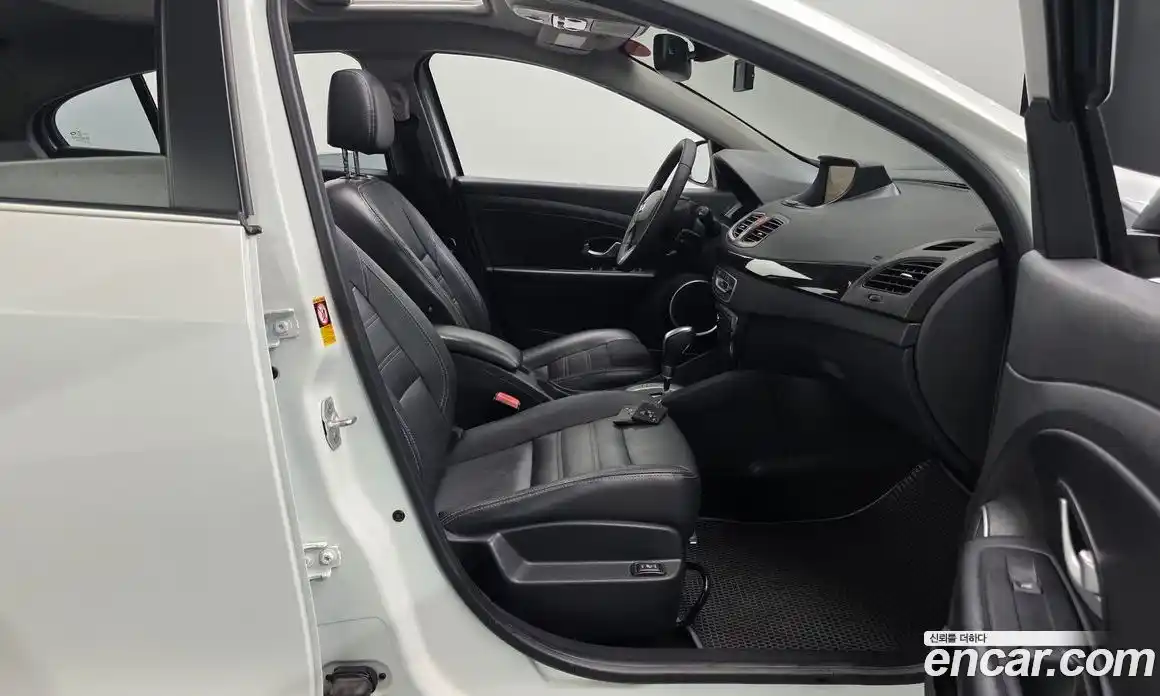 Renault SM3 2014 1.6 гидро в Москве № 1834548, фото 17