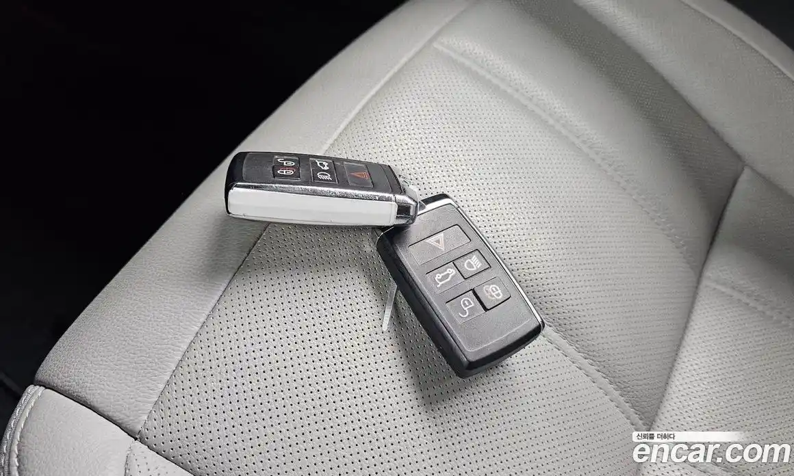Land Rover Range-Rover Evoque 2025 2.0 гидро в Москве № 1837292, фото 31