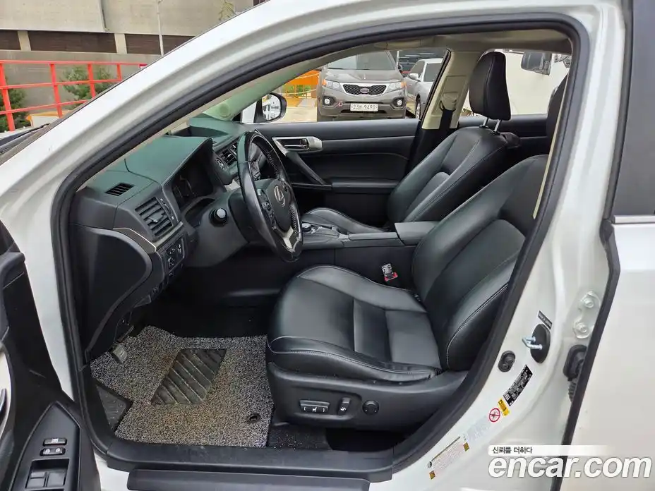 Lexus CT200h 2015 1.8 гидро в Москве № 1838010, фото 6