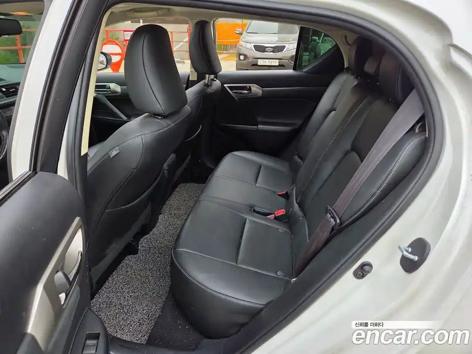 Lexus CT200h 2015 1.8 гидро в Москве № 1838010, фото 7