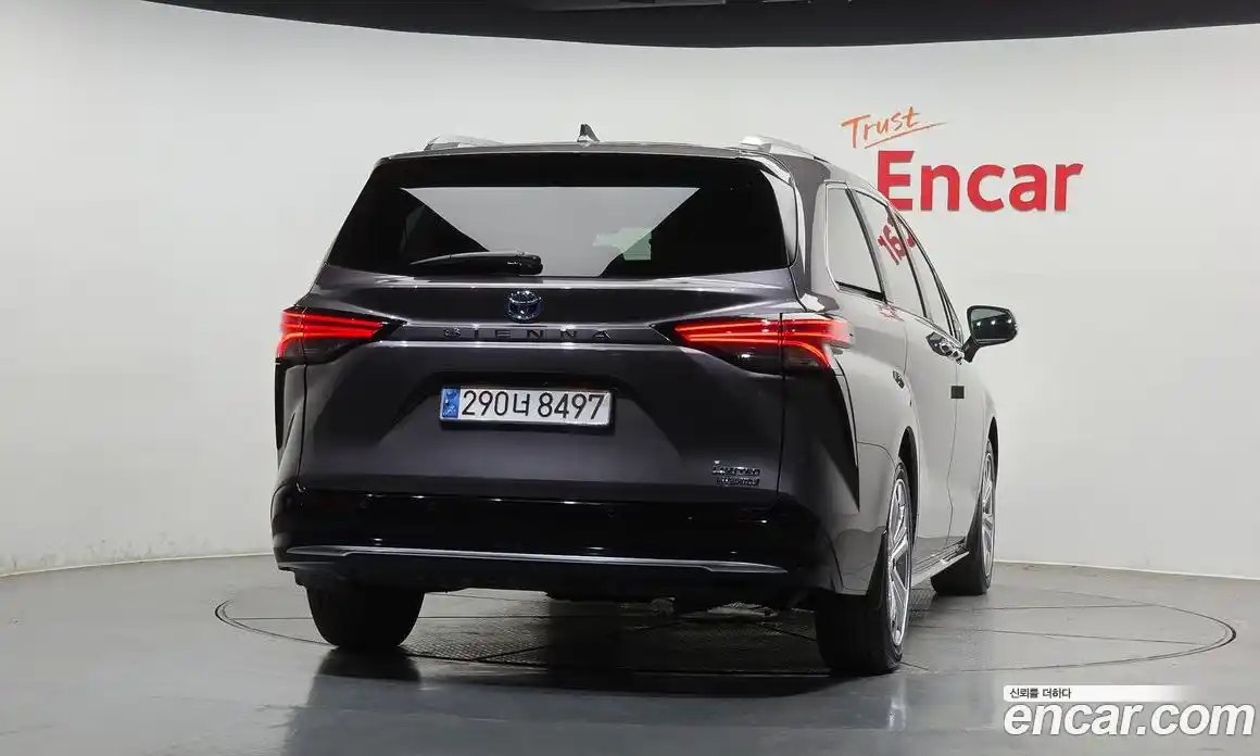 Toyota Sienna 2023 2.5 гидро в Москве № 1838495, фото 4