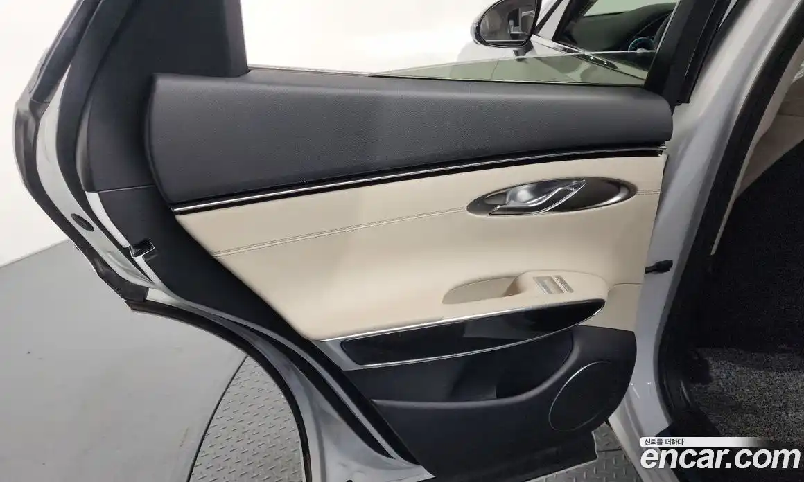 Genesis GV70 2023 2.5 гидро, фото 15