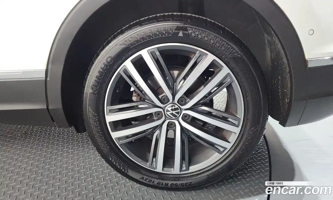 Volkswagen Tiguan 2022 2.0 гидро в Москве № 1549161, фото 7