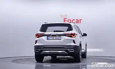 Kia Seltos 2022 1.6 гидро в Москве № 1758543, миниатюра 4