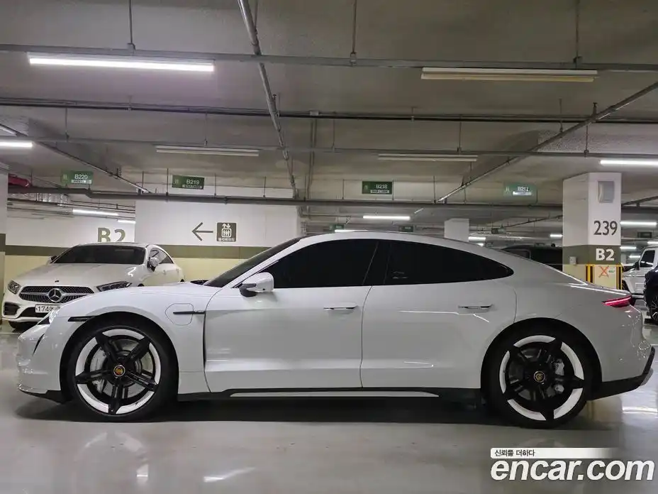 Porsche Taycan 2022 1.0 гидро в Москве № 1837227, фото 16