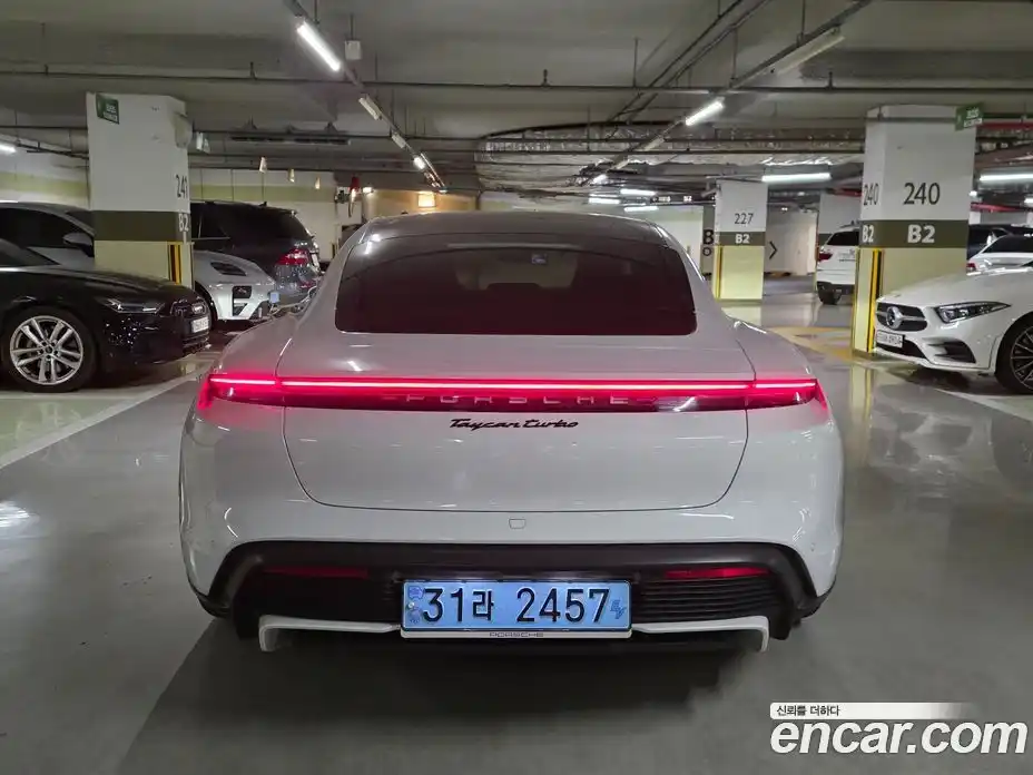 Porsche Taycan 2022 1.0 гидро в Москве № 1837227, фото 4