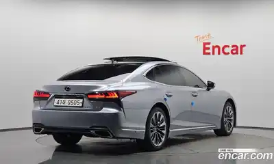 Lexus LS, 2023