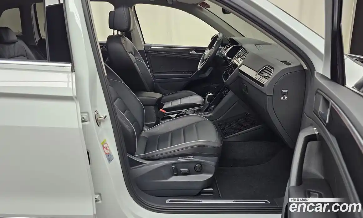 Volkswagen Tiguan 2022 2.0 гидро в Москве № 1838041, фото 17