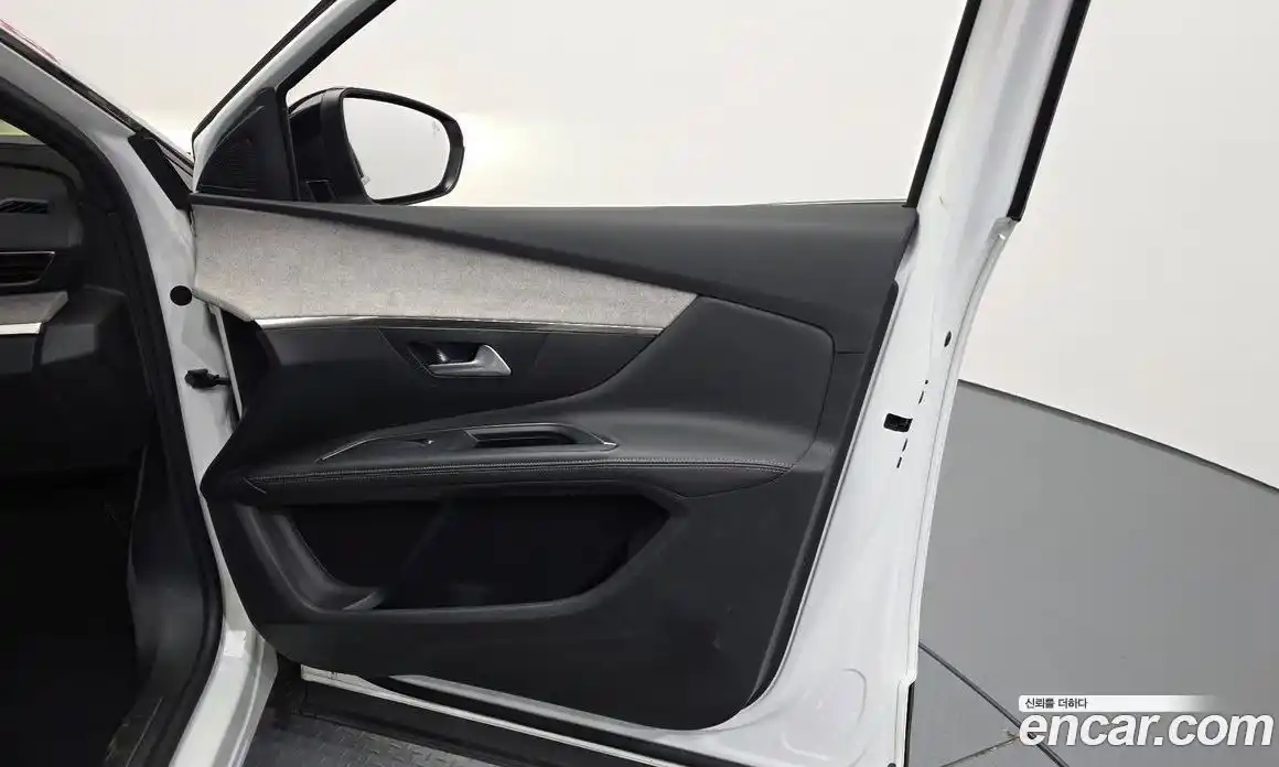 Peugeot 5008 2022 1.5 гидро в Москве, фото 14