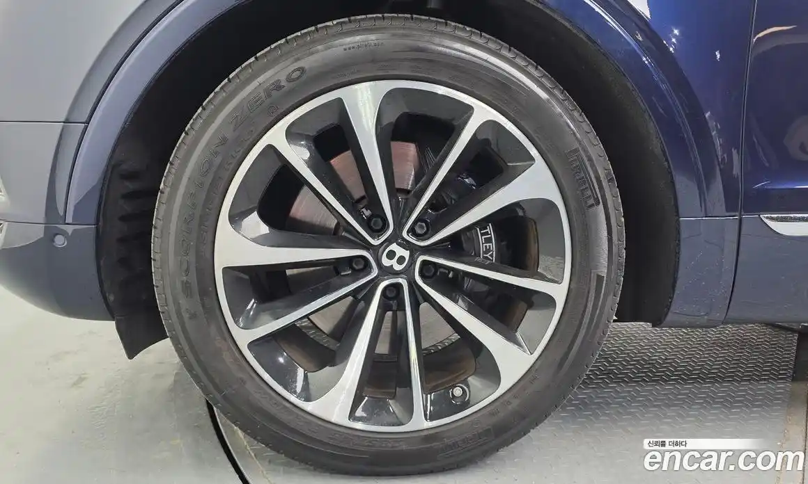 Bentley Bentayga 2017 6.0 гидро, фото 5