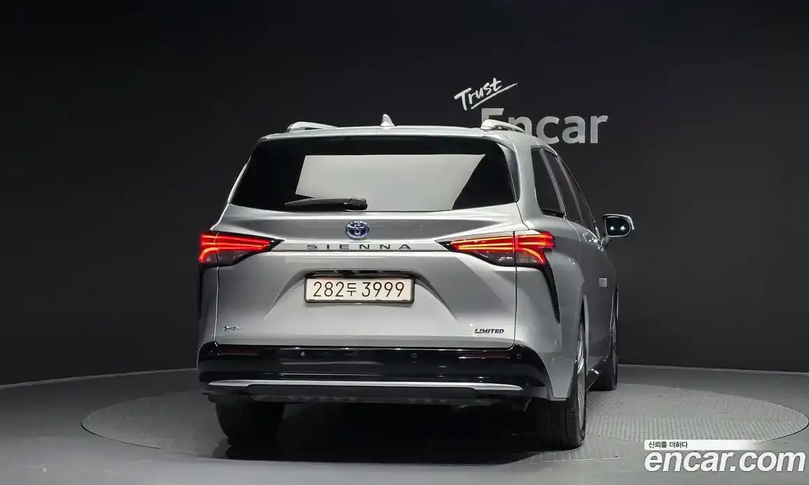 Toyota Sienna 2025 2.5 гидро в Москве № 232836, фото 4