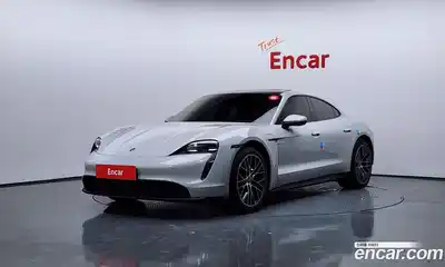 Porsche Taycan, 2022
