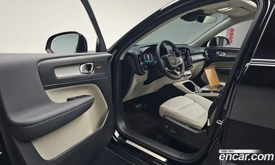 Volvo XC40 2024 2.0 гидро в Москве № 1404600, фото 12