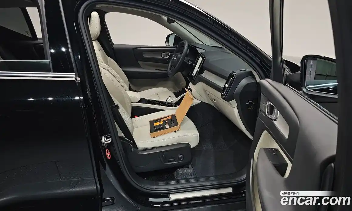 Volvo XC40 2024 2.0 гидро в Москве № 1404600, фото 15
