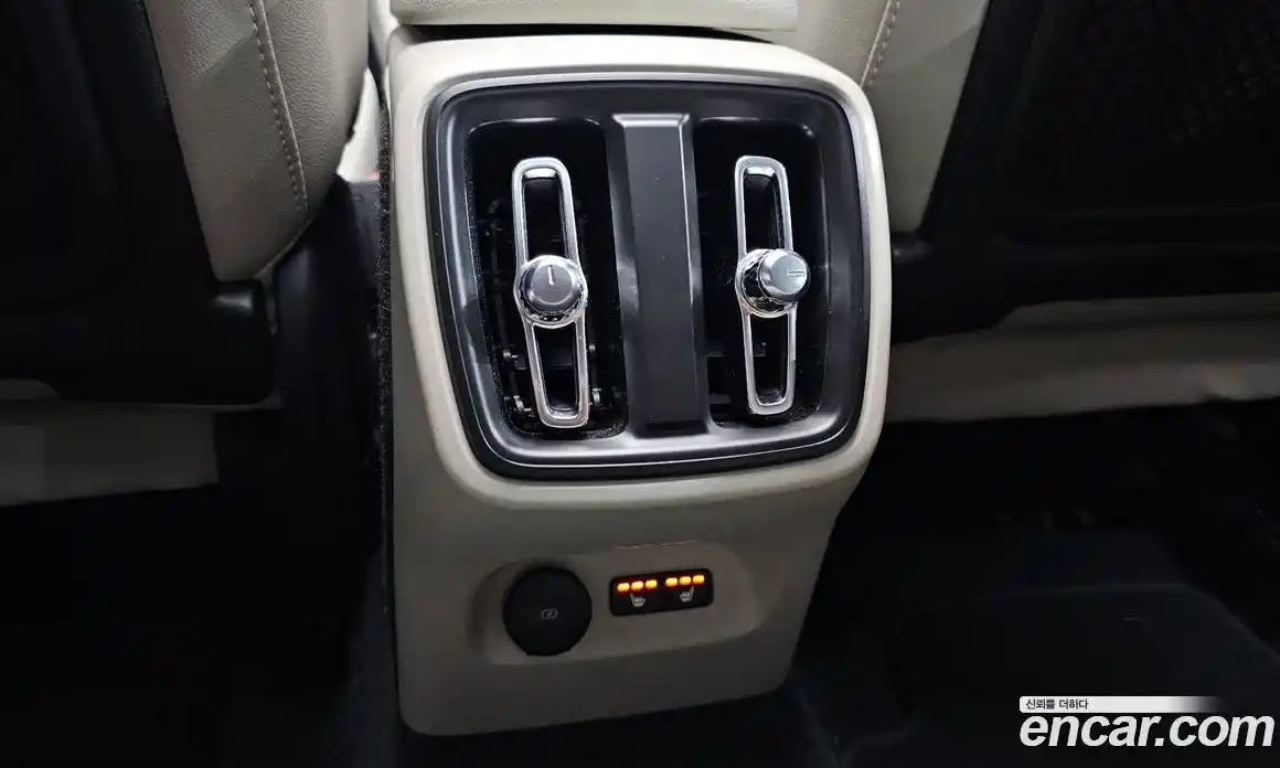 Volvo XC40 2024 2.0 гидро в Москве № 1404600, фото 24