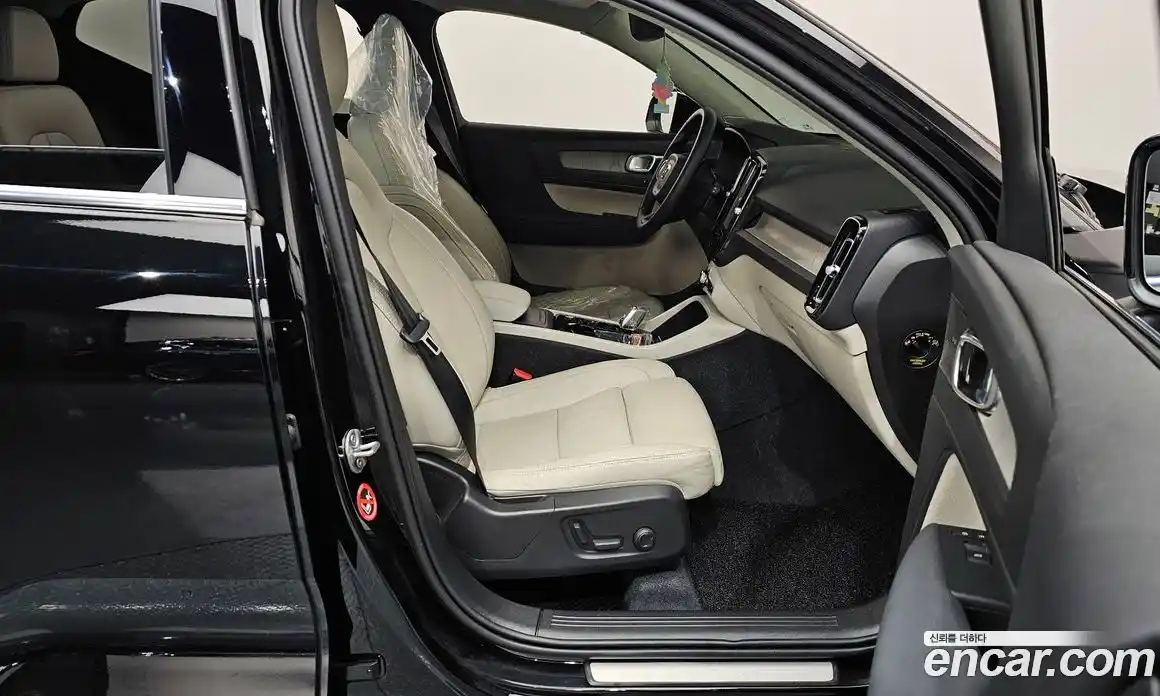 Volvo XC40 2023 2.0 гидро в Москве № 1546775, фото 17