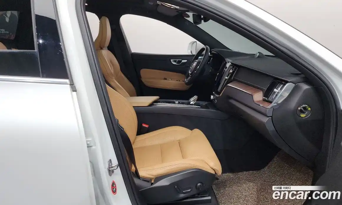 Volvo XC60 2021 2.0 гидро в Москве № 1546805, фото 17