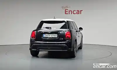 Mini Cooper 2023 1.5 гидро в Москве № 1548066, миниатюра 3
