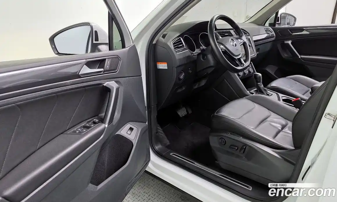 Volkswagen Tiguan 2018 2.0 гидро в Москве № 1693398, фото 13