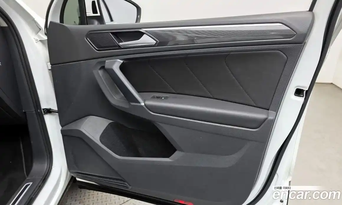 Volkswagen Tiguan 2018 2.0 гидро в Москве № 1693398, фото 14