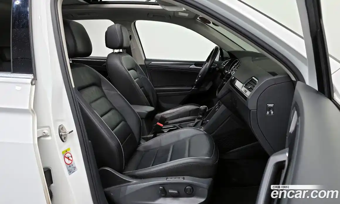 Volkswagen Tiguan 2018 2.0 гидро в Москве № 1693398, фото 17
