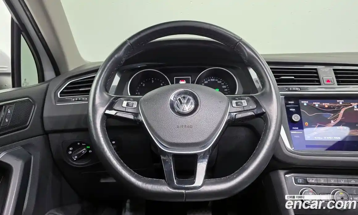 Volkswagen Tiguan 2018 2.0 гидро в Москве № 1693398, фото 19