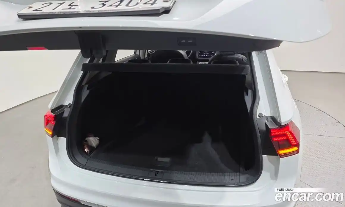Volkswagen Tiguan 2018 2.0 гидро в Москве № 1693398, фото 26