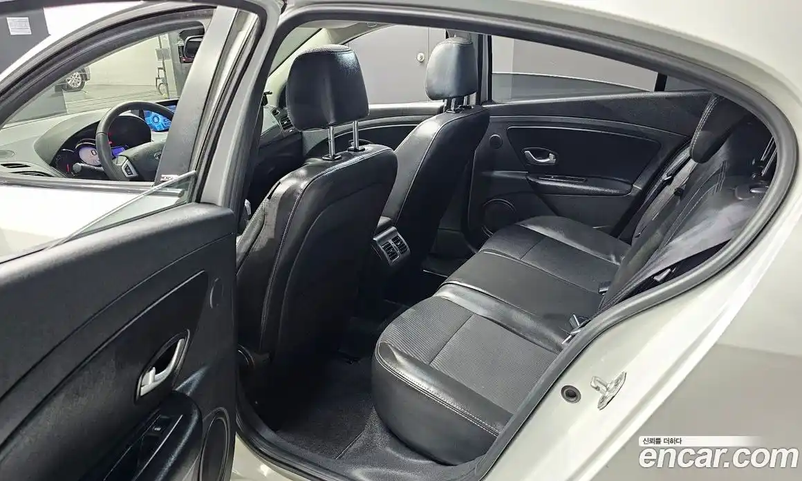 Renault SM3 2014 1.6 гидро в Москве № 1835039, фото 16