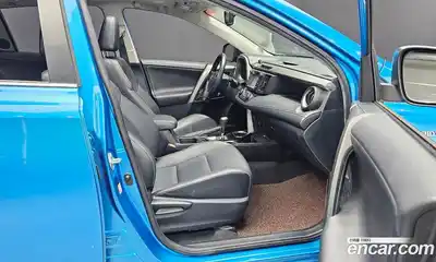 Toyota RAV4 2016 2.5 гидро в Москве № 1838536, миниатюра 11
