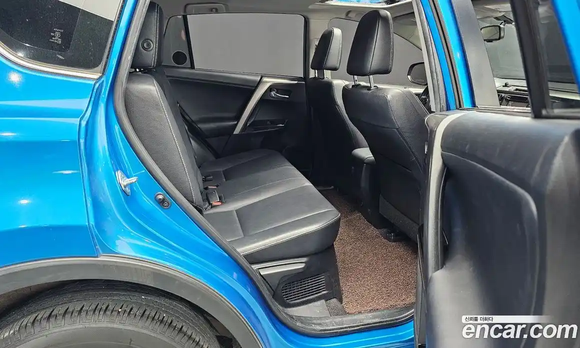 Toyota RAV4 2016 2.5 гидро в Москве № 1838536, фото 12