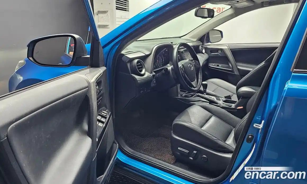 Toyota RAV4 2016 2.5 гидро в Москве № 1838536, фото 10