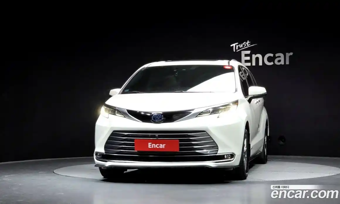 Toyota Sienna 2021 2.5 гидро в Москве № 1838537, фото 3