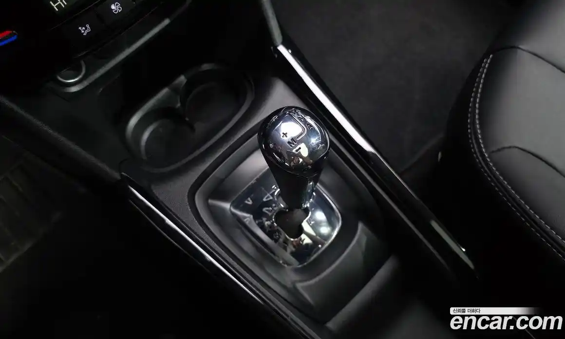 Peugeot 2008 2017 1.6 робот в Москве, фото 11