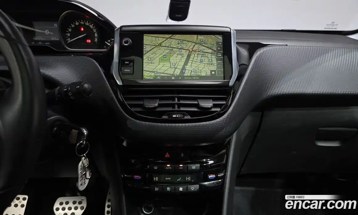 Peugeot 2008 2017 1.6 робот в Москве, фото 18