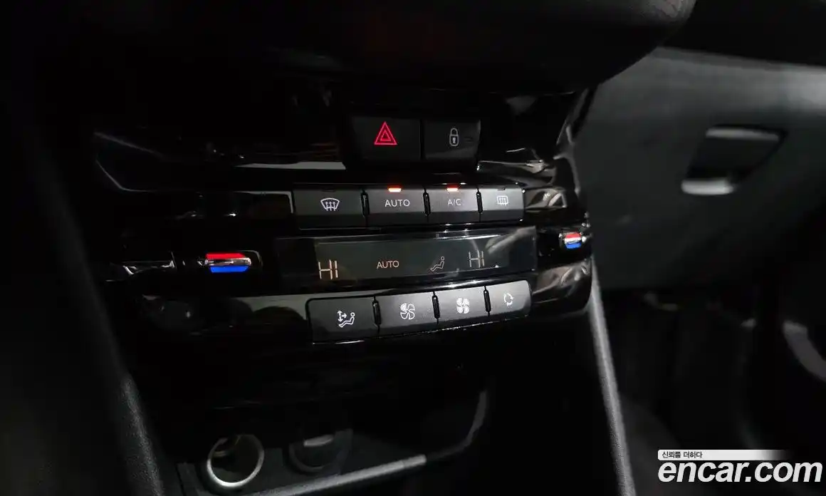 Peugeot 2008 2017 1.6 робот в Москве, фото 22
