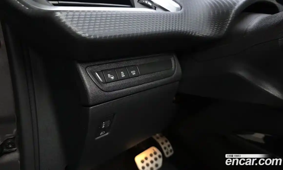 Peugeot 2008 2017 1.6 робот в Москве, фото 29