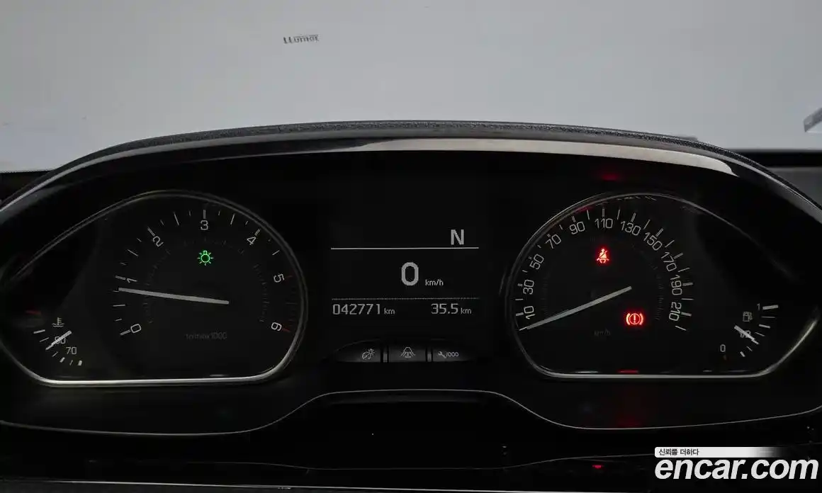 Peugeot 2008 2017 1.6 робот в Москве, фото 10
