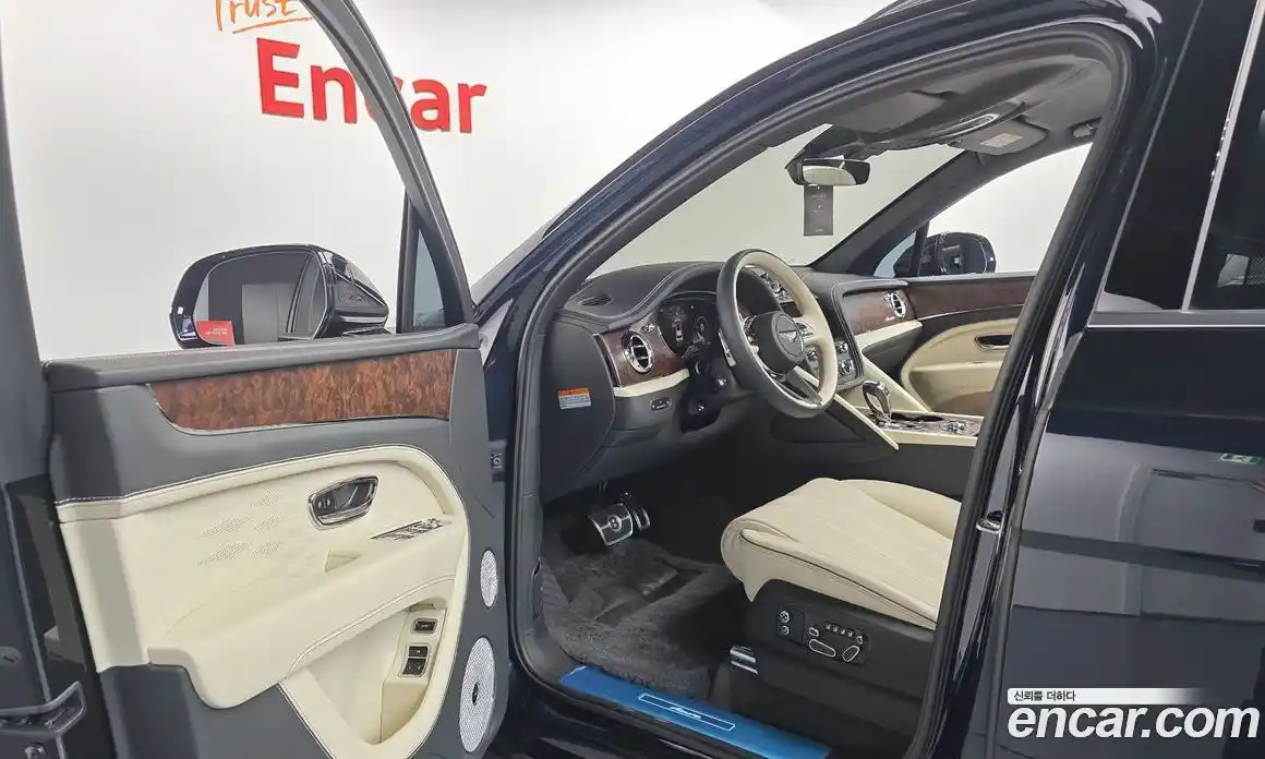 Bentley Bentayga 2025 4.0 гидро, фото 13