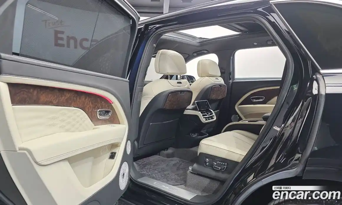 Bentley Bentayga 2025 4.0 гидро, фото 17