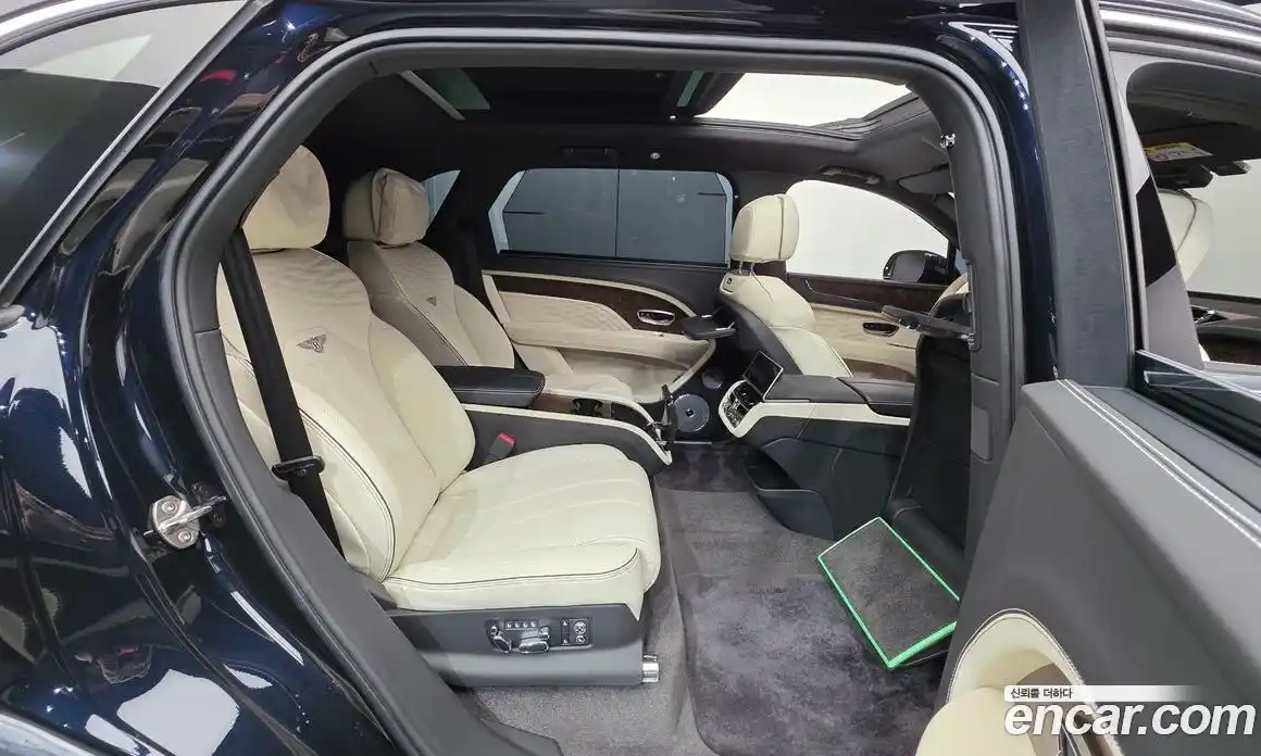 Bentley Bentayga 2025 4.0 гидро, фото 19