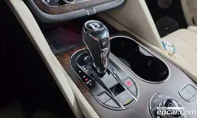 Bentley Bentayga 2025 4.0 гидро, миниатюра 9