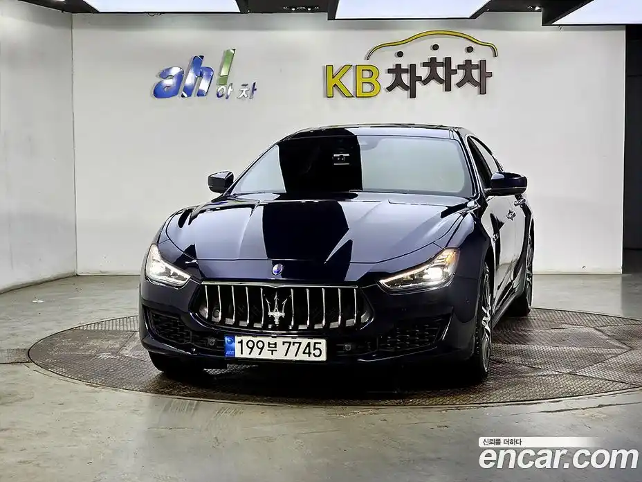 Maserati Ghibli 2018 3.0 гидро, фото 2