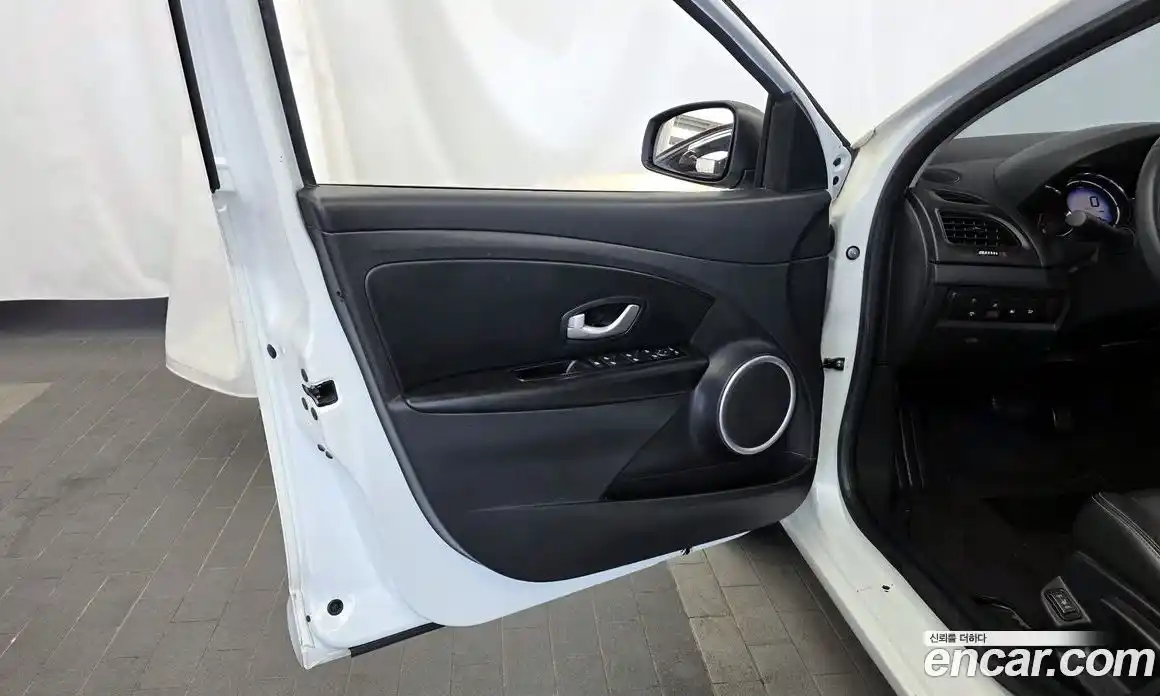 Renault SM3 2014 1.6 гидро в Москве № 1321400, фото 13