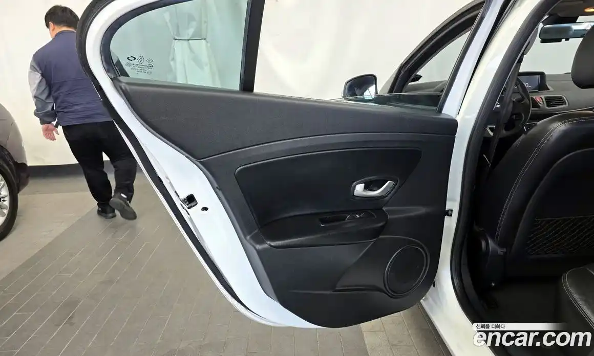 Renault SM3 2014 1.6 гидро в Москве № 1321400, фото 14