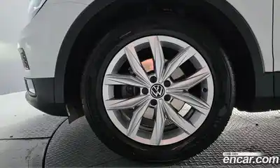 Volkswagen Tiguan 2020 2.0 гидро в Москве № 1405543, миниатюра 7