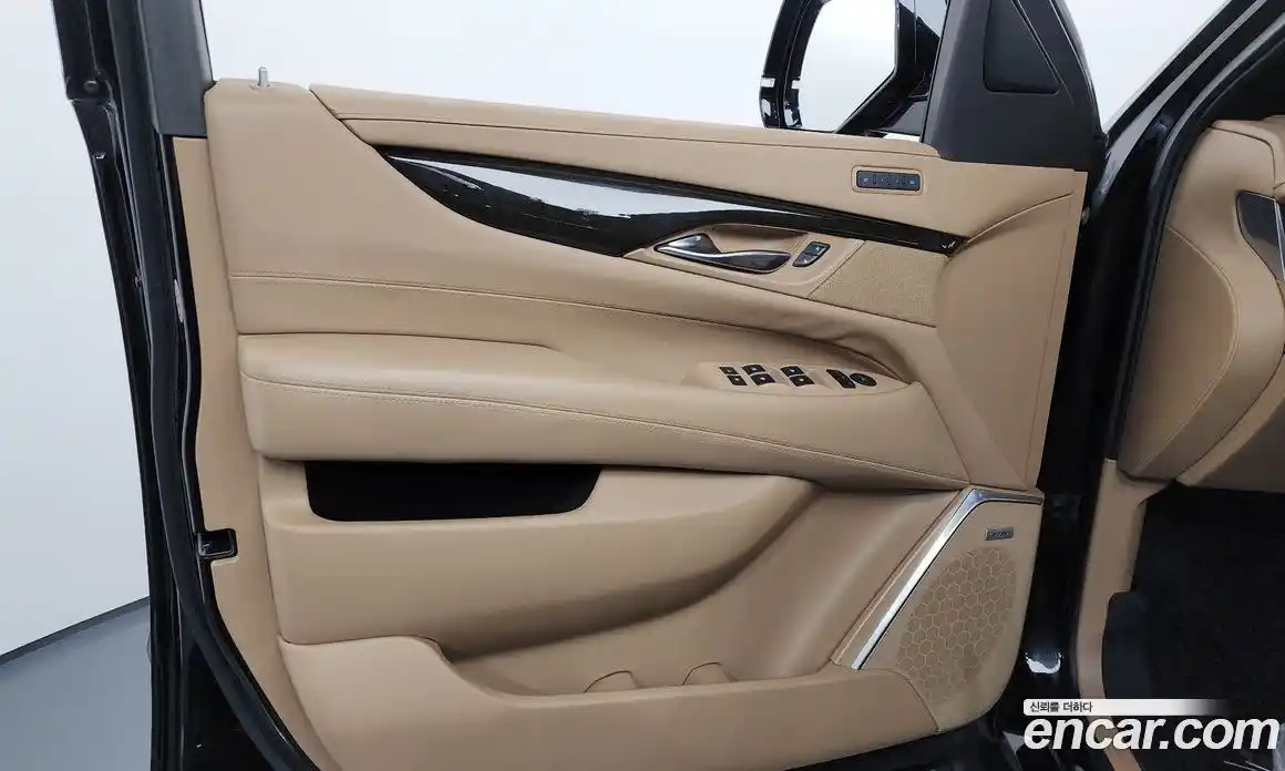 Cadillac Escalade 2019 6.2 гидро в Москве № 1406534, фото 14